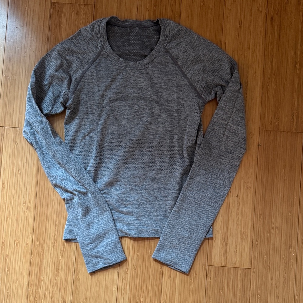 Lululemon size 0 Gray Long Sleeve Athletic Top